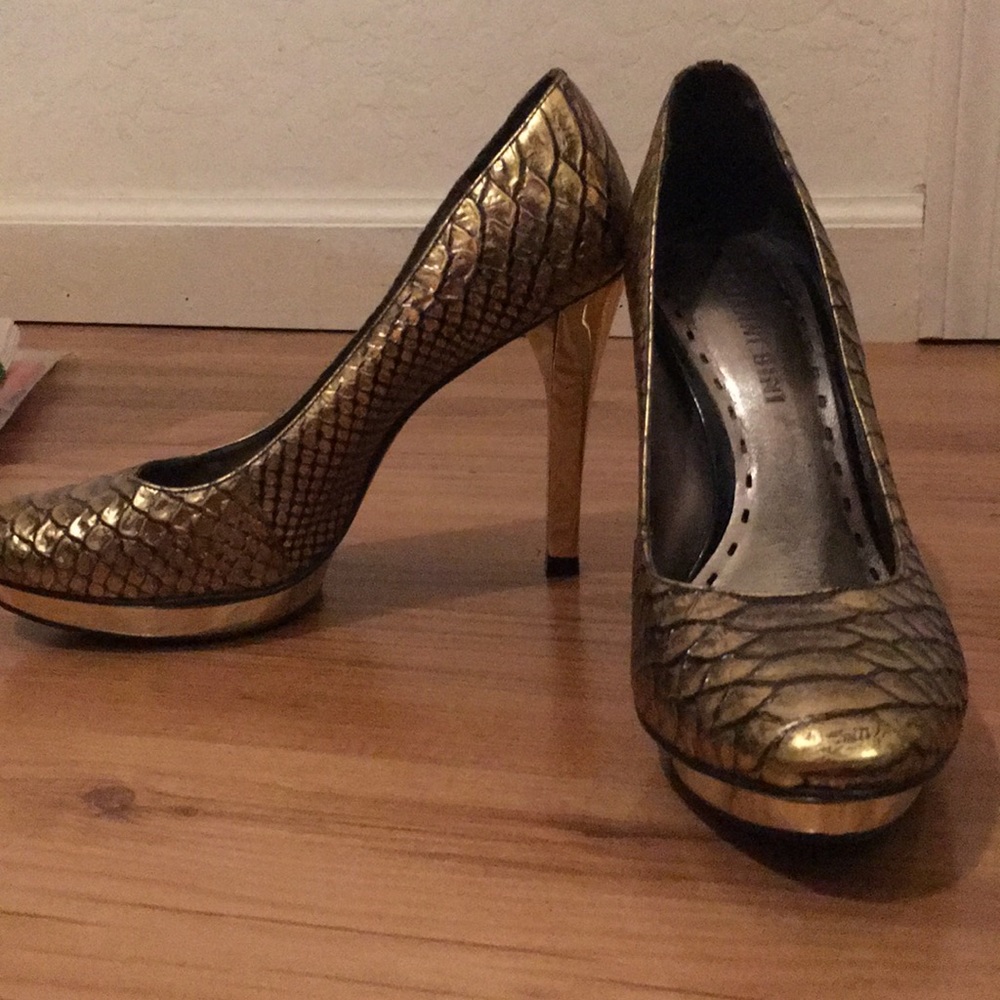 Heels - Picture 3 of 3